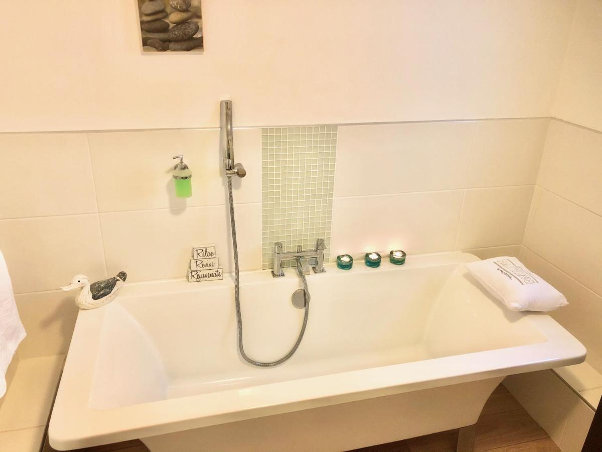 *Beachfront*- Stylish, Spacious +Private Courtyard Brighton Dış mekan fotoğraf